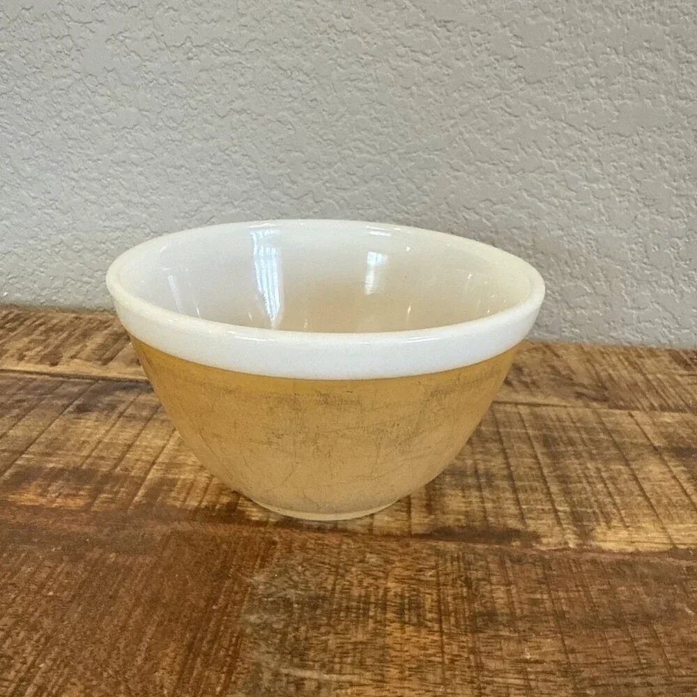 PYREX 407 SMALL NESTING BOWL Solid Mustard Yellow White Rim 1 1/2 Pt Vintage